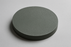 Cell Lab High-purity 99.9% nickel oxide (NiO) sputtering target for thin-film deposition, semiconductor coatings, and optoelectronic device manufacturing.