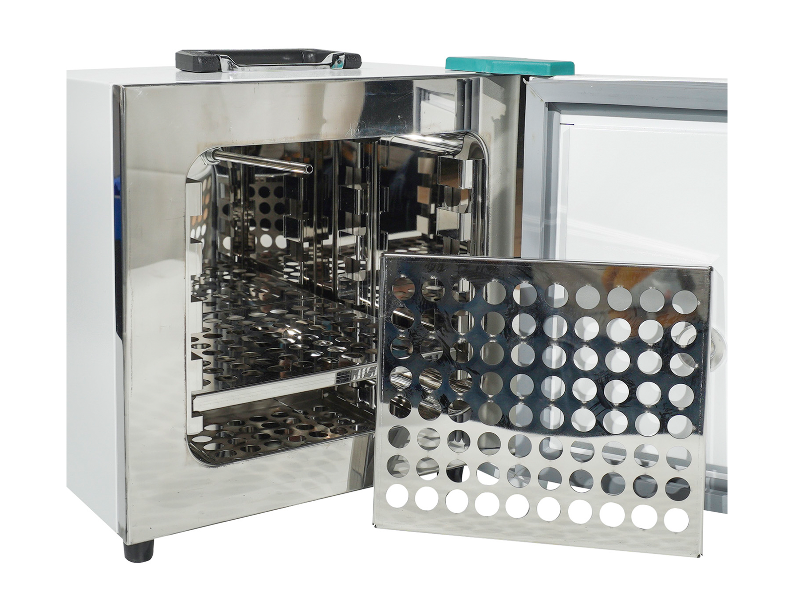 Cell Lab Portable incubator with PID control (5 – 65 °C), stainless-steel chamber and dual AC/DC power for field, lab and vehicle use. Ideal for microbial, biochemical and environmental cultures.