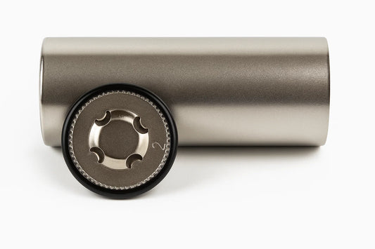 Cell Lab 21700 cylinder cell case with anti-explosive cap and PTC protection – nickel-plated SPCC steel housing for lithium-ion battery research。