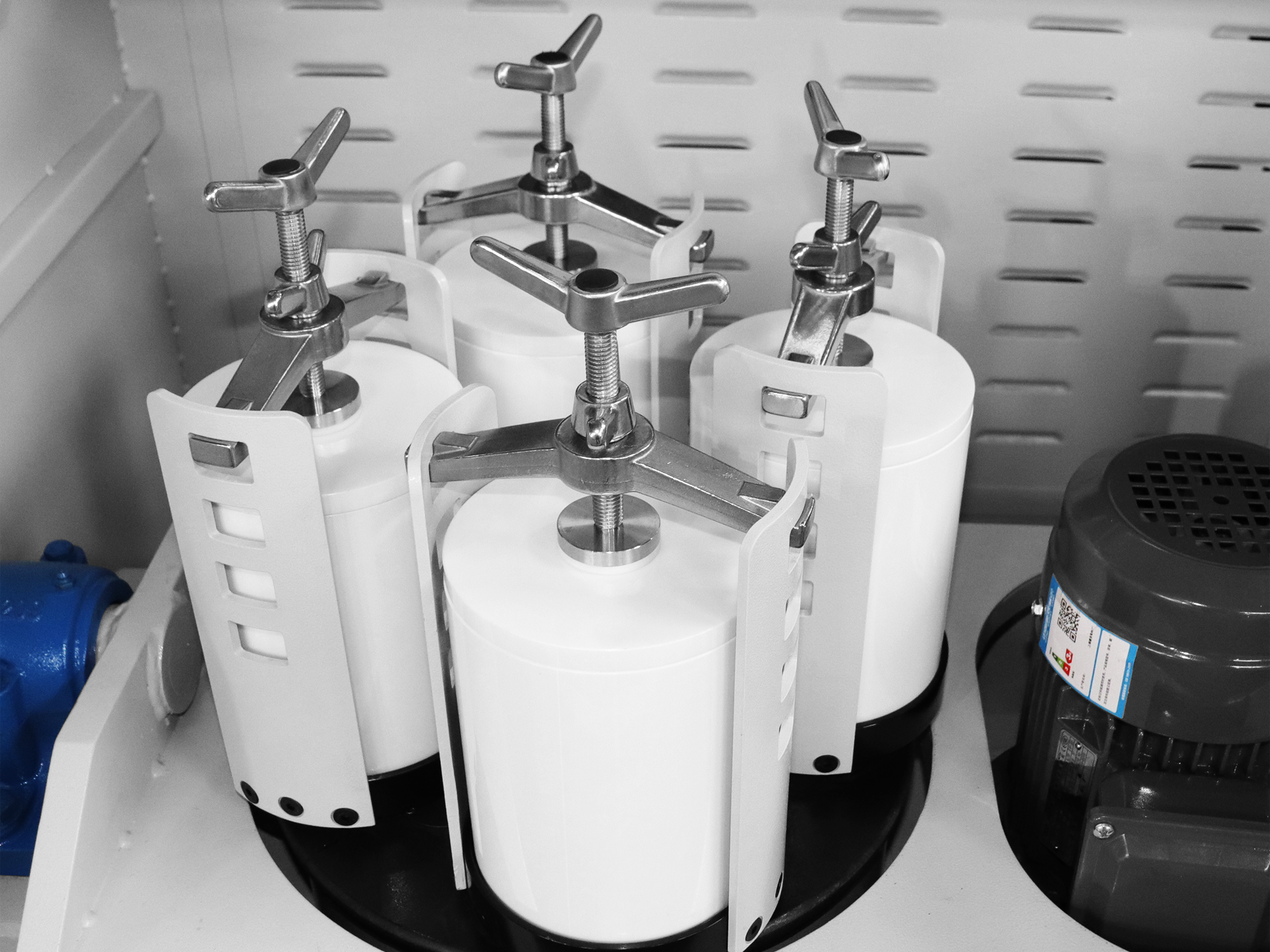 Cell Lab Three-Axis High-Energy Planetary Ball Mill: uniform, programmable dry / wet / vacuum milling for ultrafine powder size reduction. Ideal for battery materials, ceramics & lab-scale nanomaterials research.ball mill machine planetary ball mill ball mill for sale ball mill grinder lab ball mill small ball mill.