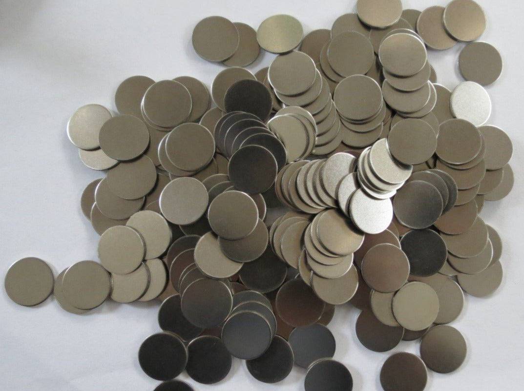 Cell Lab aluminium spacers – precision 15.8 mm × 0.5 mm discs for CR2016, CR2025, and CR2032 coin cells. High-purity 99% aluminium, 50-piece pack for reliable battery R&D and electrochemical assembly.