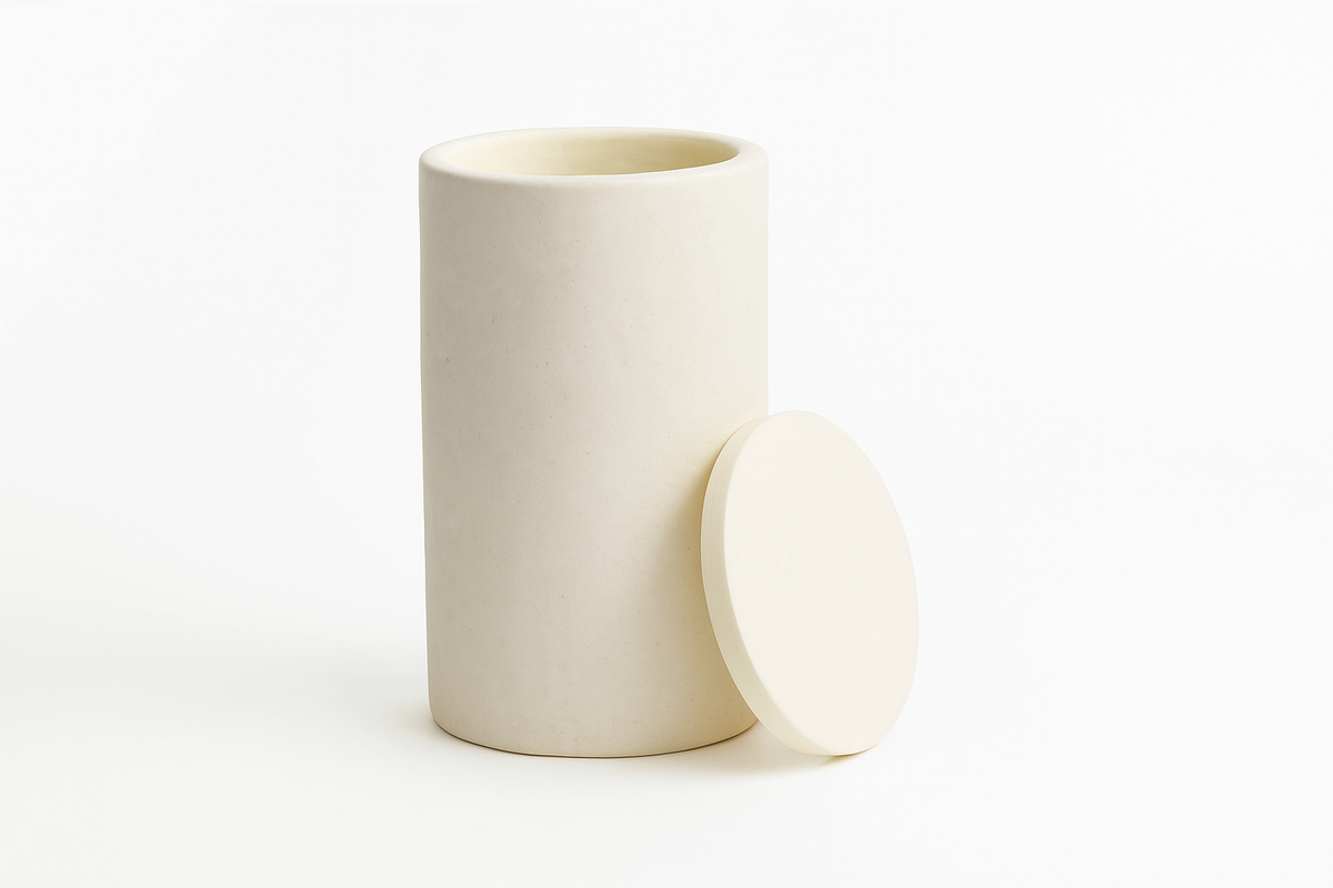 Cell Lab high-purity MgO crucible (100 mL) withstands temperatures up to 2200 °C and resists reaction with lithium, making it ideal for solid-state electrolyte synthesis, superconductor processing and metal casting research.