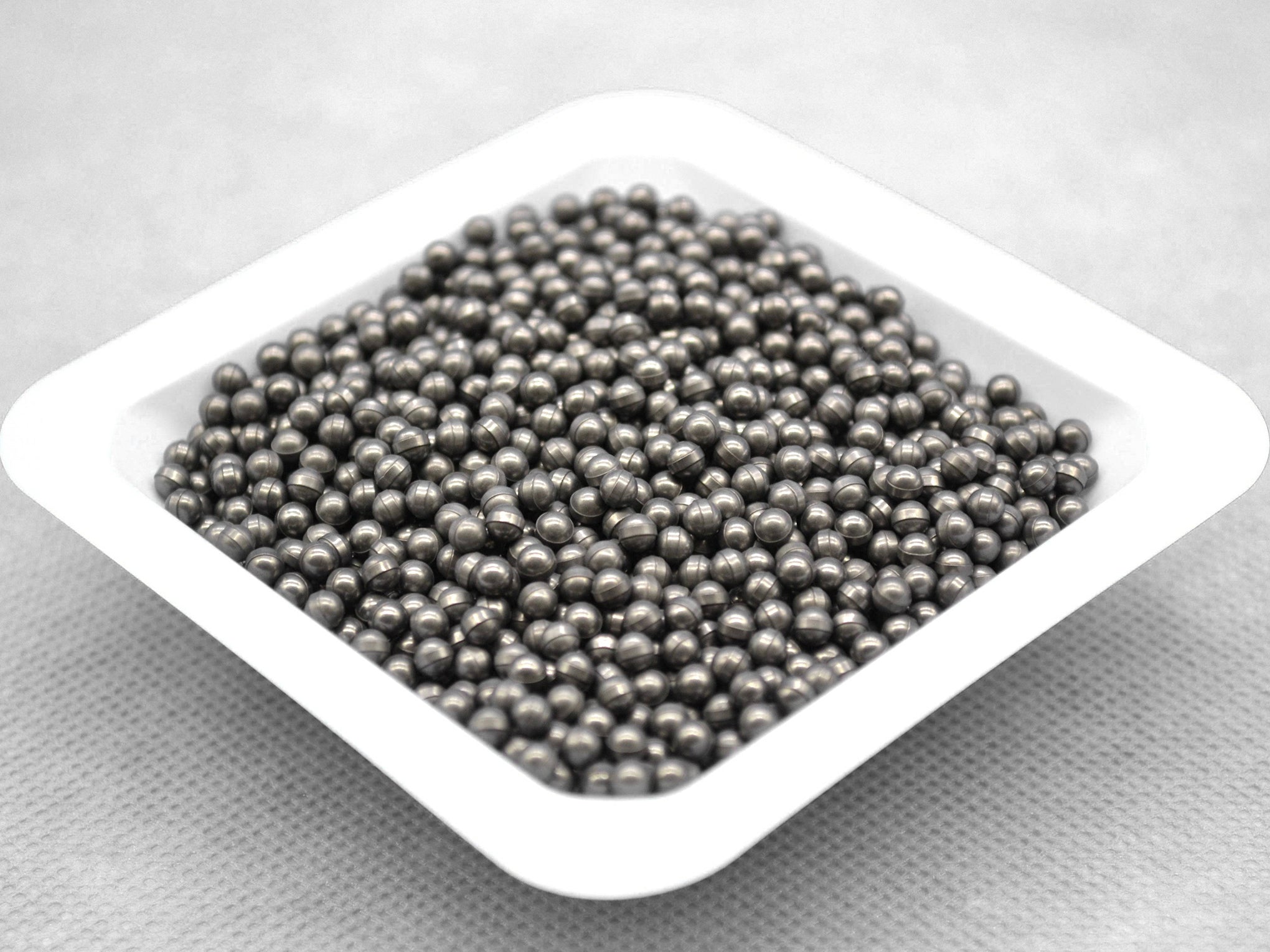 Cell Lab polished tungsten carbide (WC-Co) grinding and milling media balls — 1 kg packs (3-20 mm) with high density, excellent wear resistance, and chemical stability, ideal for planetary ball milling, metal powder refining and hard material grinding.