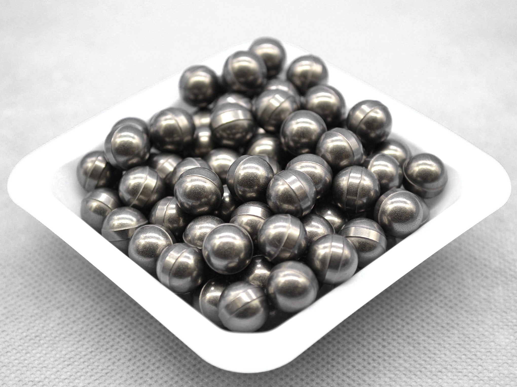 Cell Lab polished tungsten carbide (WC-Co) grinding and milling media balls — 1 kg packs (3-20 mm) with high density, excellent wear resistance, and chemical stability, ideal for planetary ball milling, metal powder refining and hard material grinding.